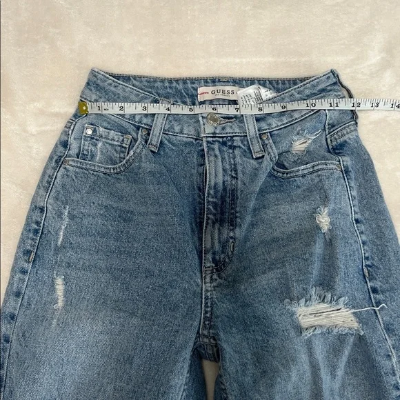 Guess 90s Style Mom High Rise Distressed Jeans Size 24 Light Wash - Picture 5 of 9